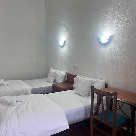 Hostal Alonso No Limit มาดริด ภายนอก รูปภาพ