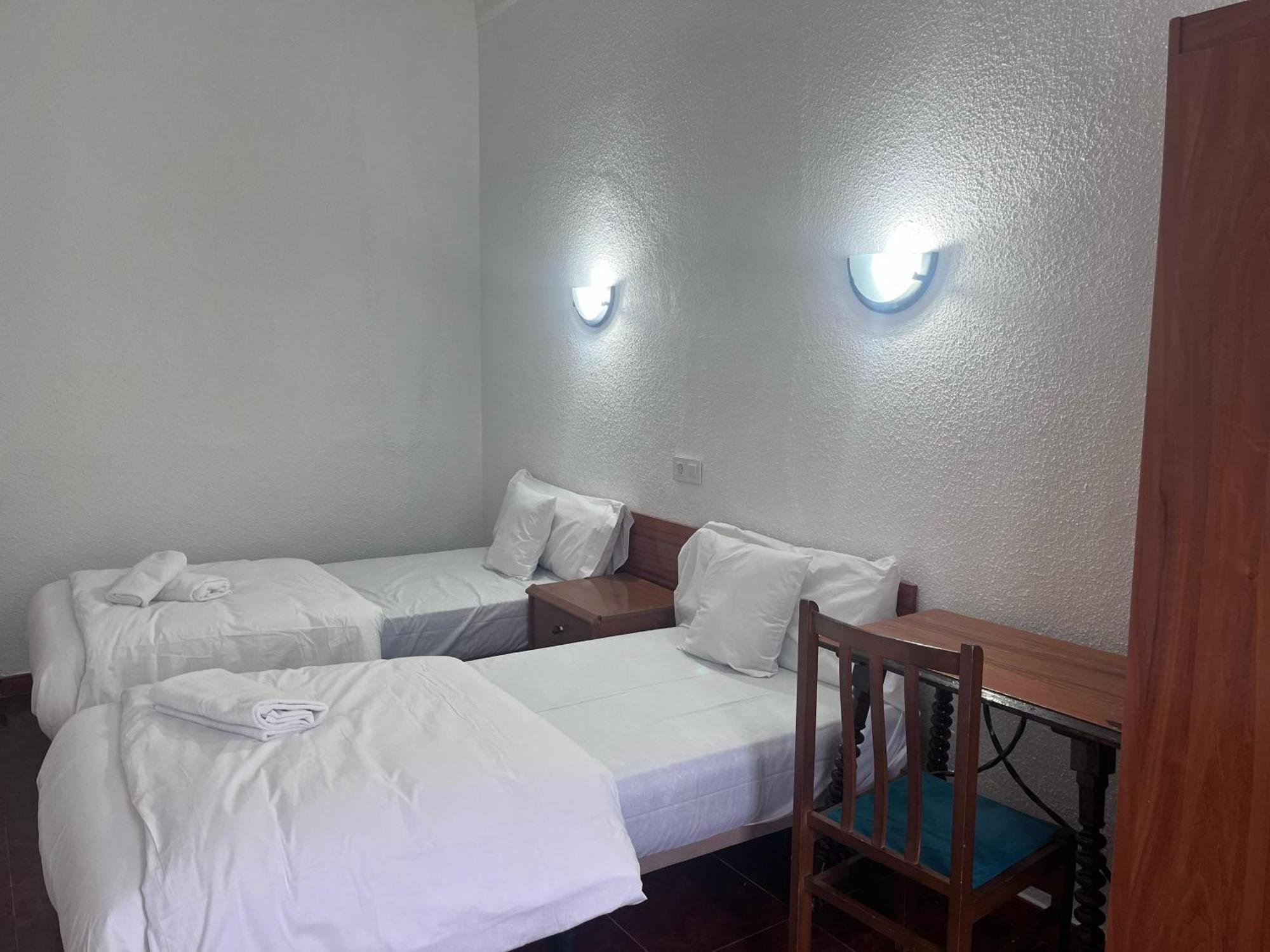 Hostal Alonso No Limit มาดริด ภายนอก รูปภาพ