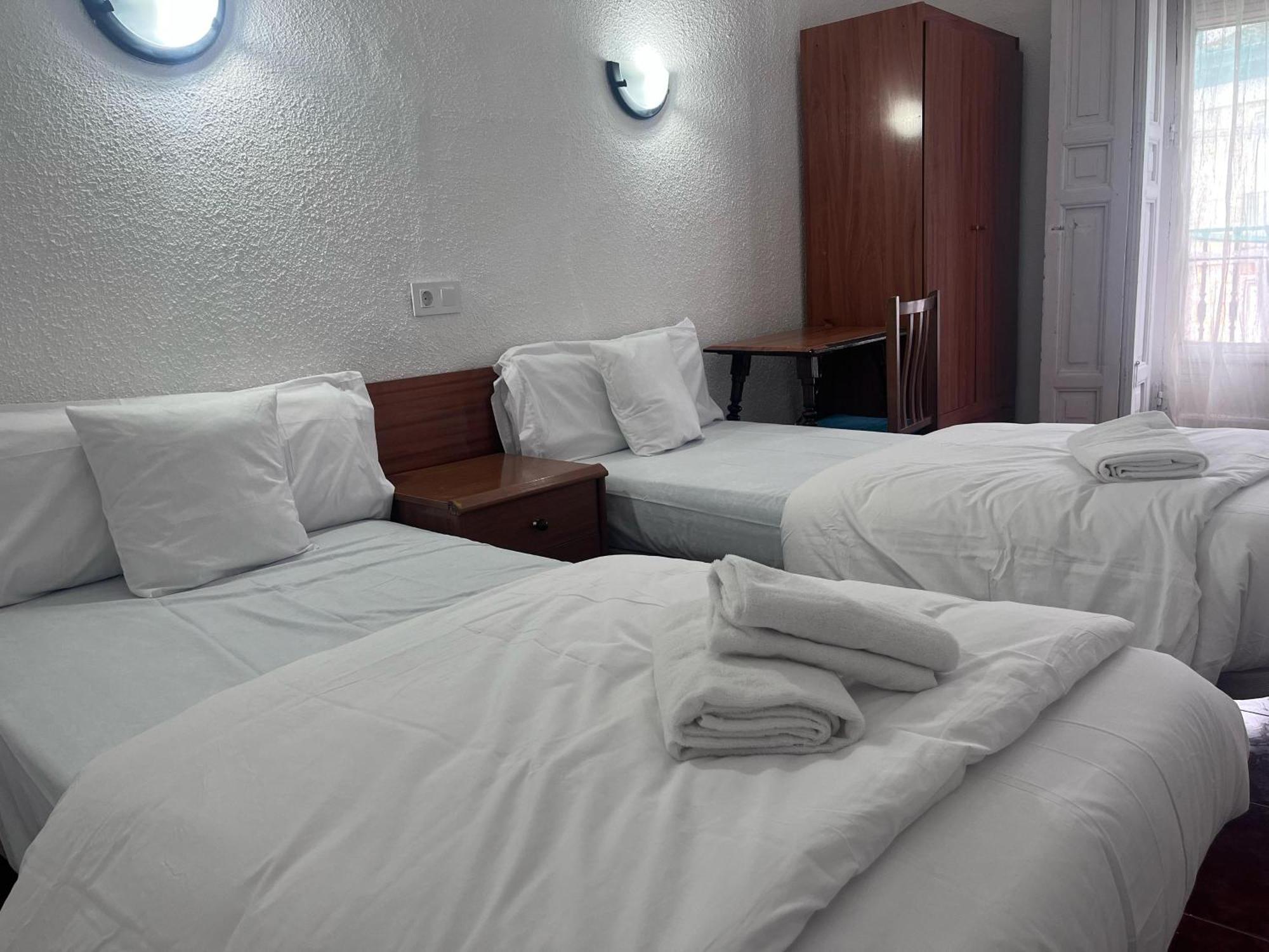 Hostal Alonso No Limit มาดริด ภายนอก รูปภาพ