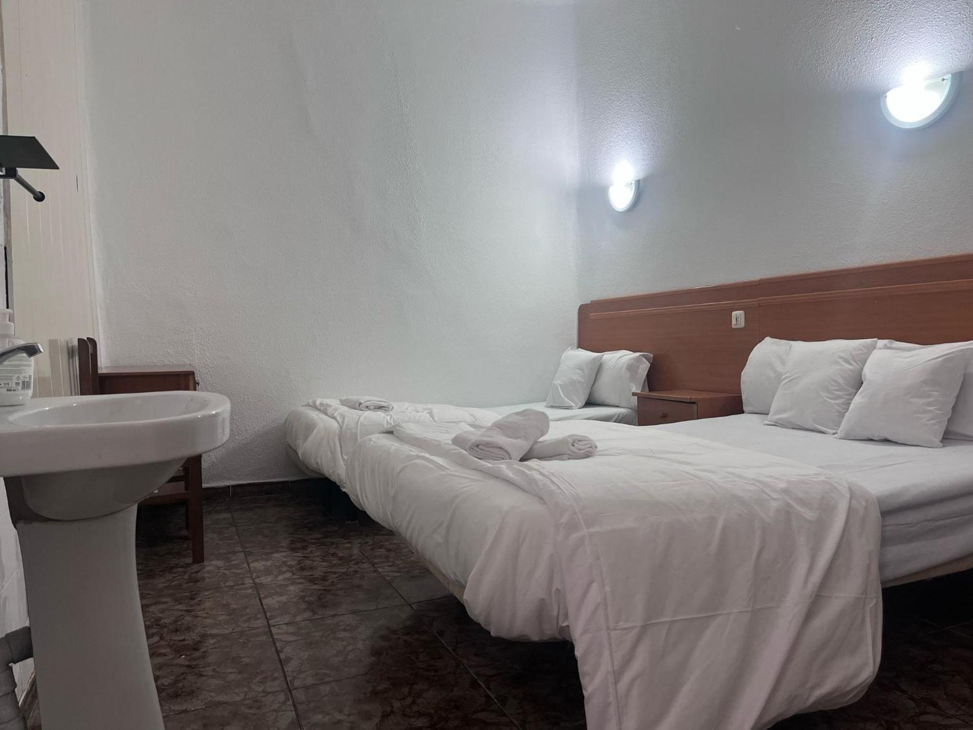 Hostal Alonso No Limit มาดริด ภายนอก รูปภาพ