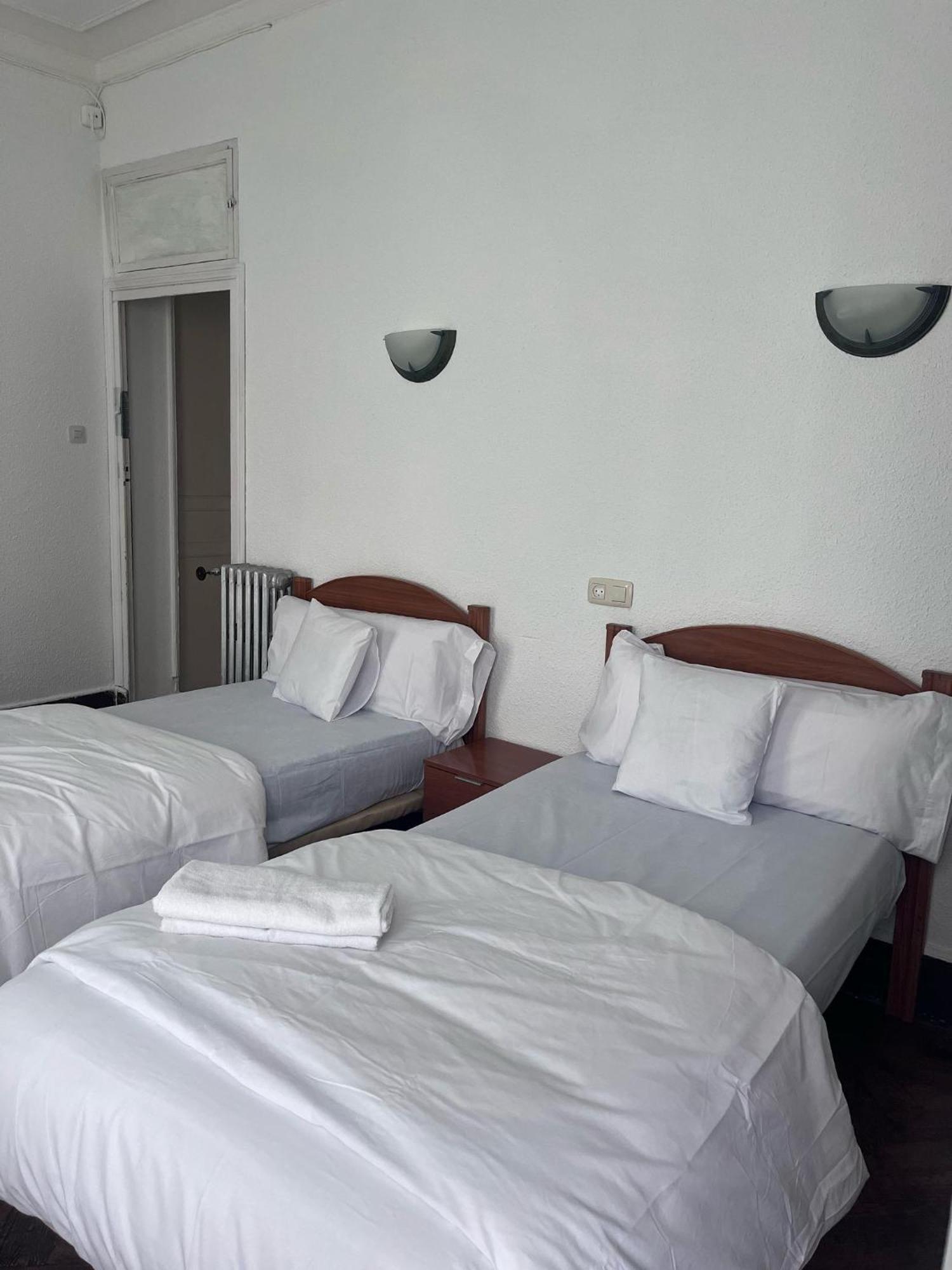 Hostal Alonso No Limit มาดริด ภายนอก รูปภาพ