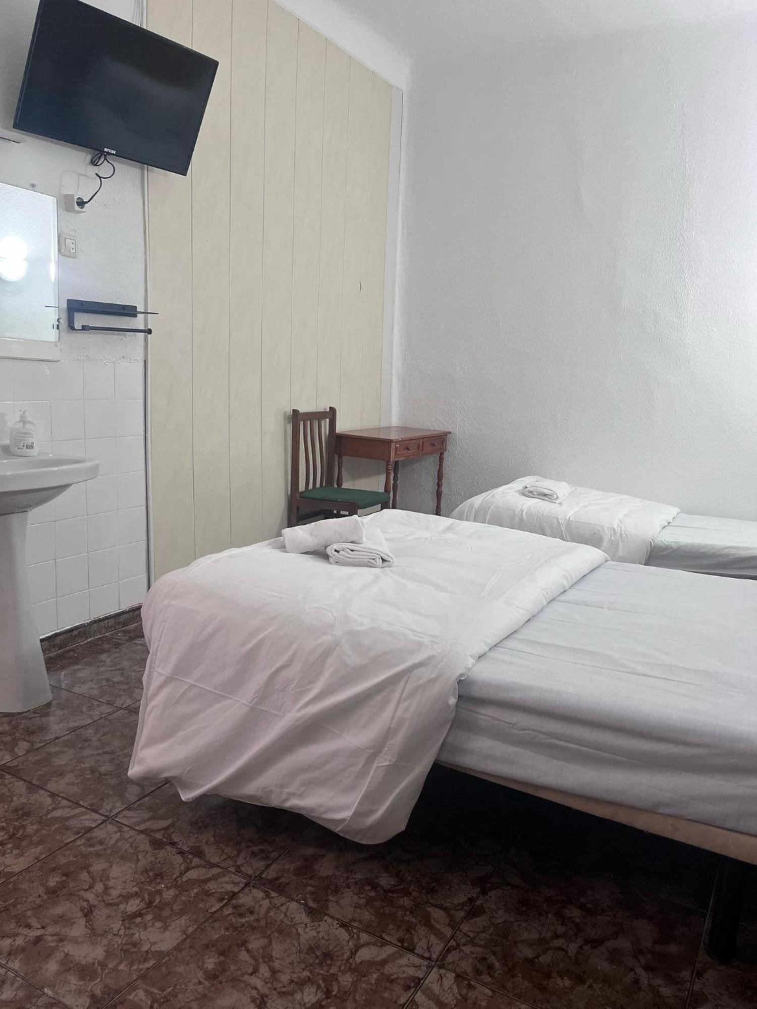 Hostal Alonso No Limit มาดริด ภายนอก รูปภาพ