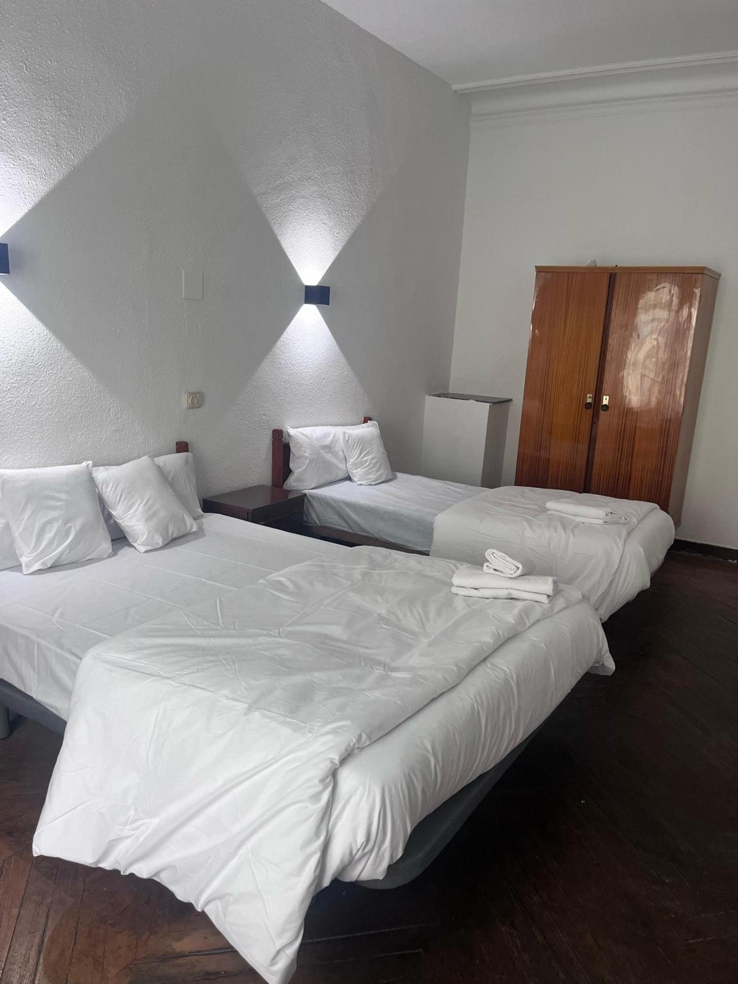 Hostal Alonso No Limit มาดริด ภายนอก รูปภาพ
