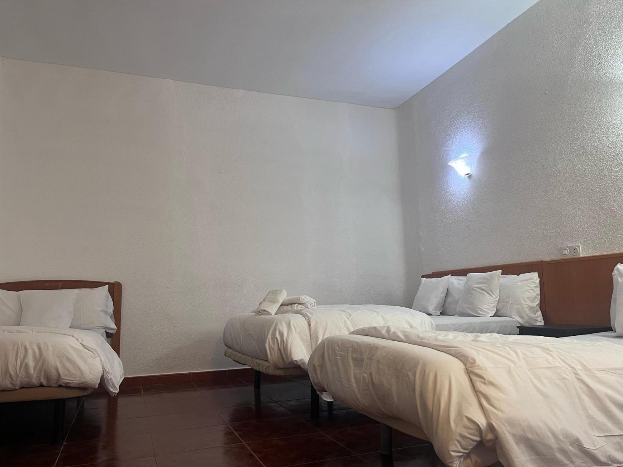 Hostal Alonso No Limit มาดริด ภายนอก รูปภาพ