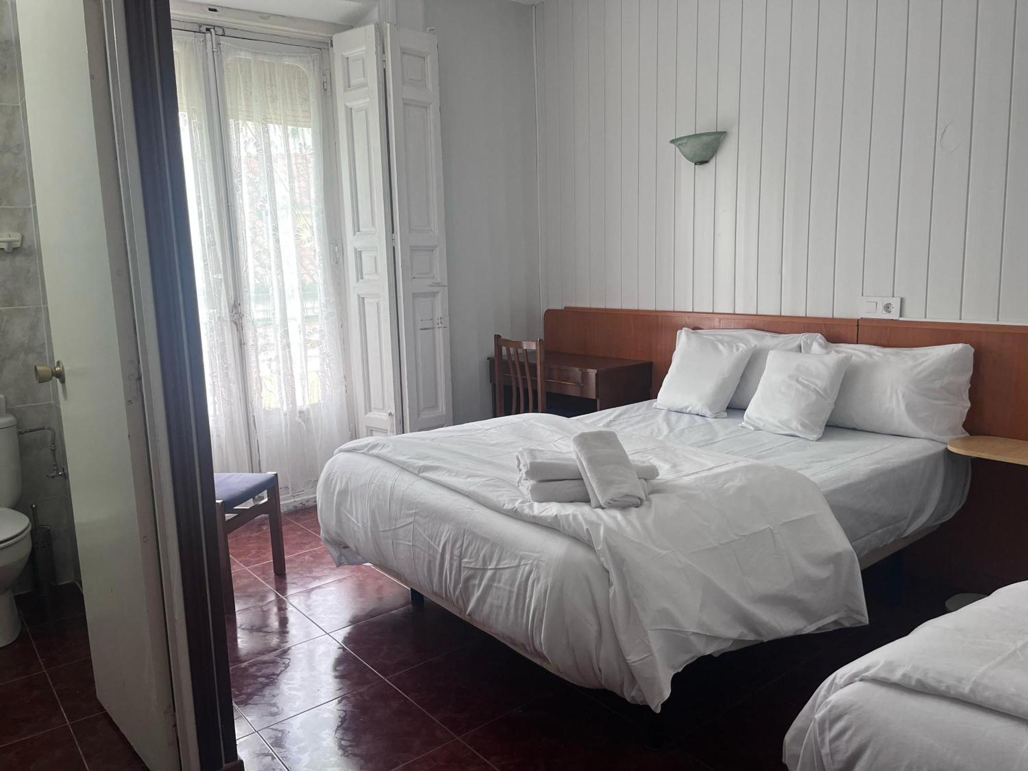 Hostal Alonso No Limit มาดริด ภายนอก รูปภาพ
