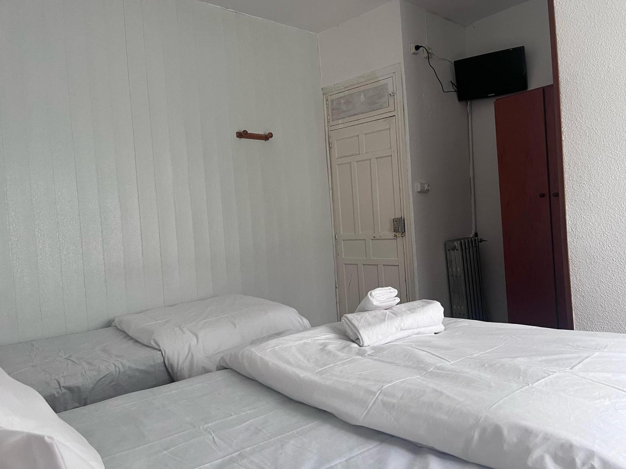 Hostal Alonso No Limit มาดริด ภายนอก รูปภาพ