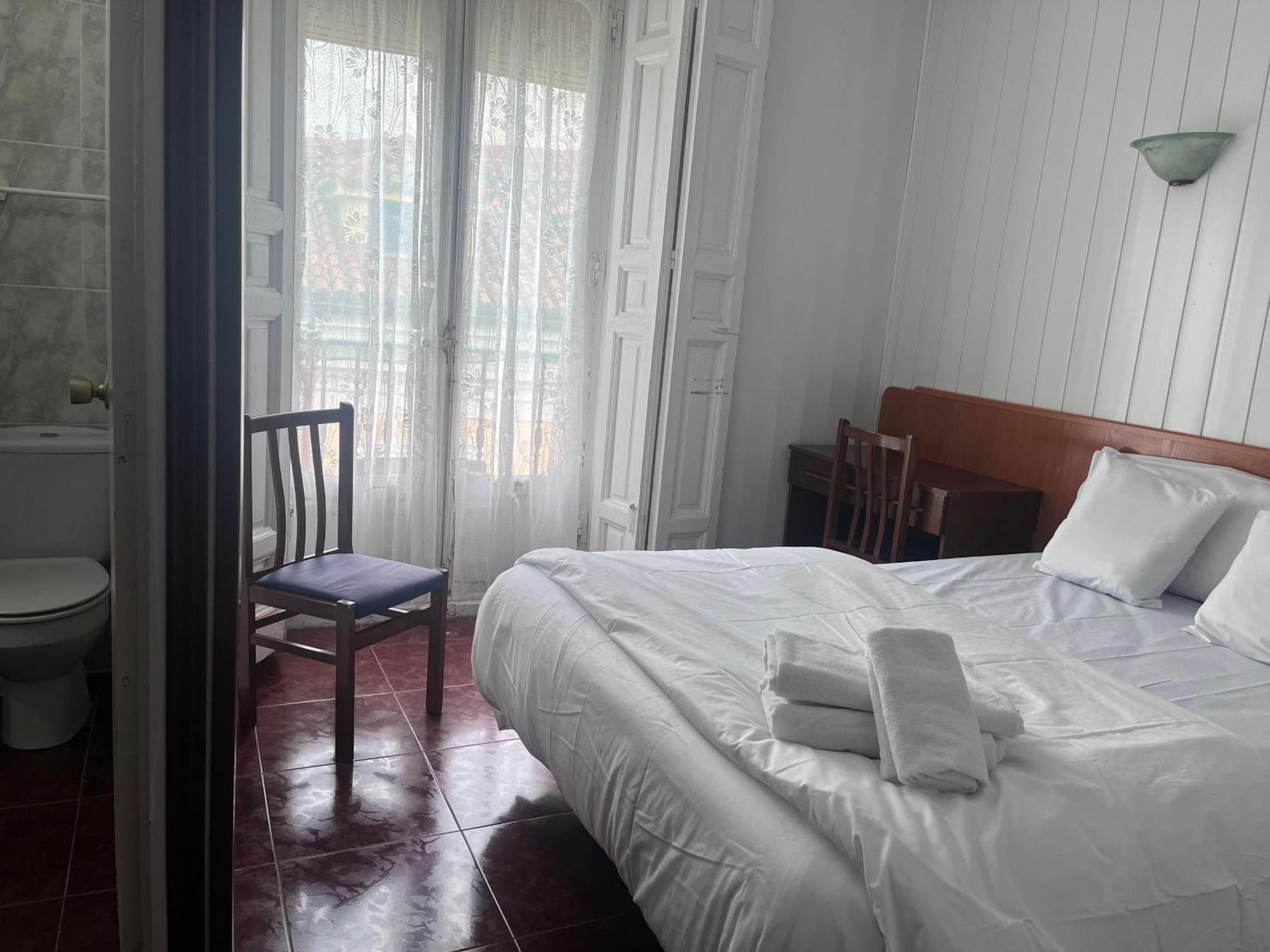 Hostal Alonso No Limit มาดริด ภายนอก รูปภาพ