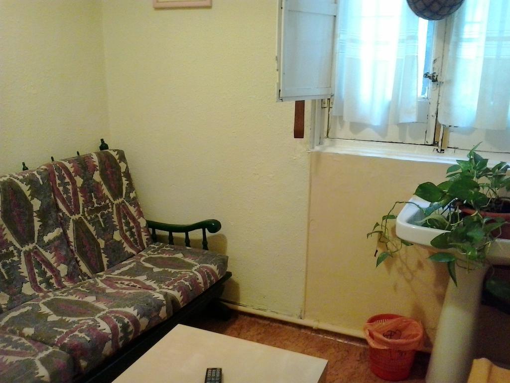Hostal Alonso No Limit มาดริด ภายนอก รูปภาพ